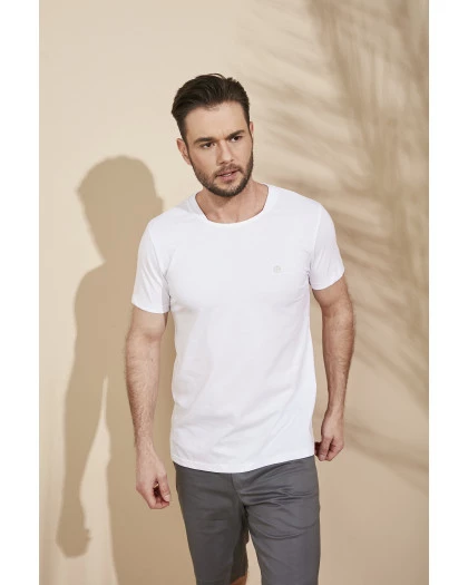 Camiseta Masculina Decote Reto
