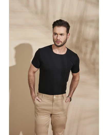 Camiseta Masculina Decote Reto